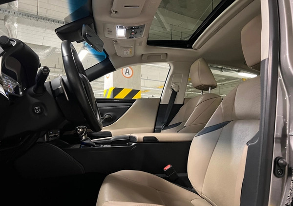 Lexus ES cena 135000 przebieg: 47000, rok produkcji 2019 z Wrocław małe 667